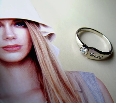 Кольцо с фианитом